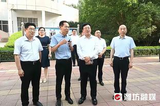 医学奇迹？B费射门后被放倒痛苦抱怨，见裁判不理会起身比赛